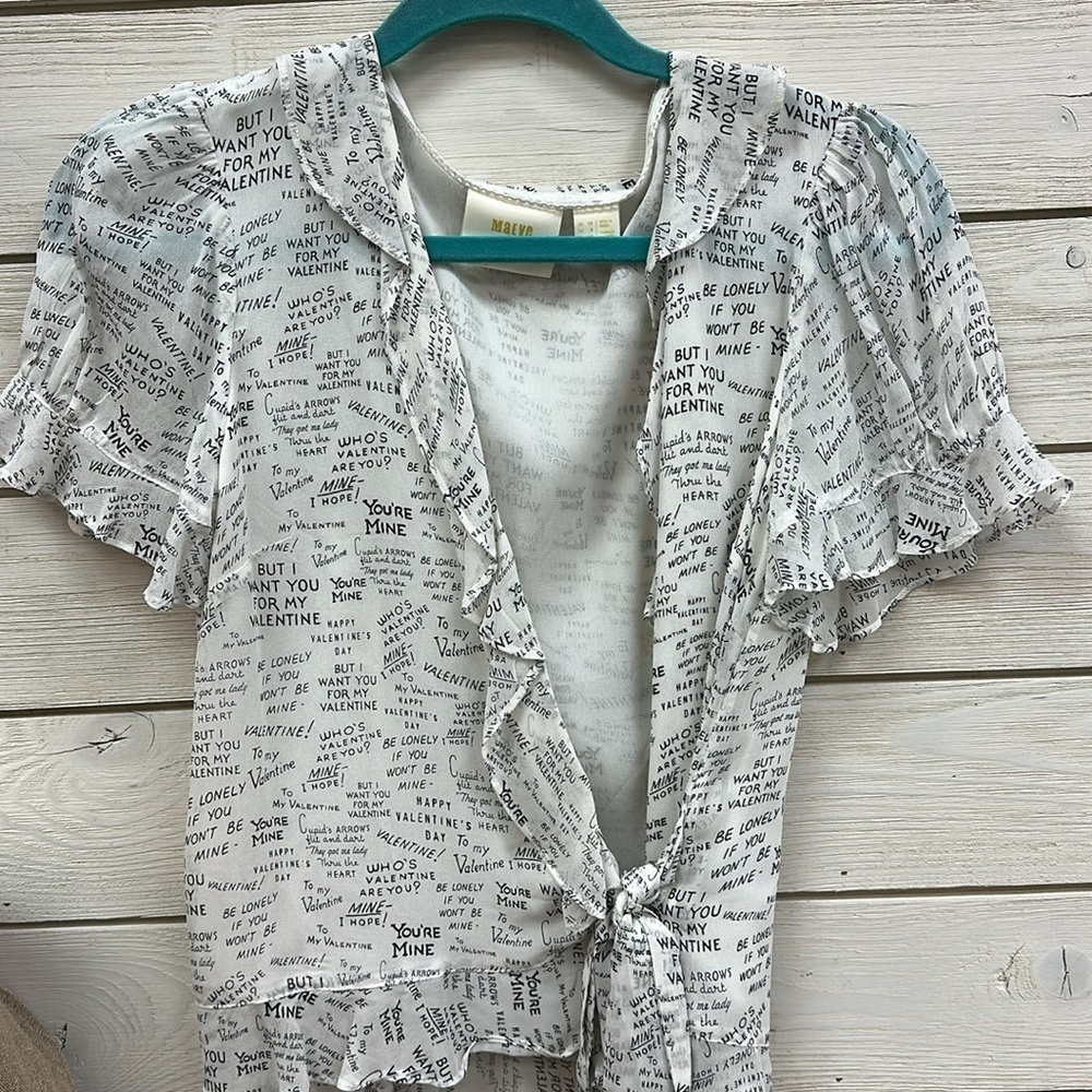 Maeve from ANTHROPOLOGIE love Note valentine romantic script Wrap Top Size 6 NWT - Picture 3 of 7